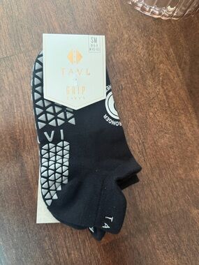 Tavi, grip, socks, black. Challenge Finisher Pure Barre socks. Small. NWT.